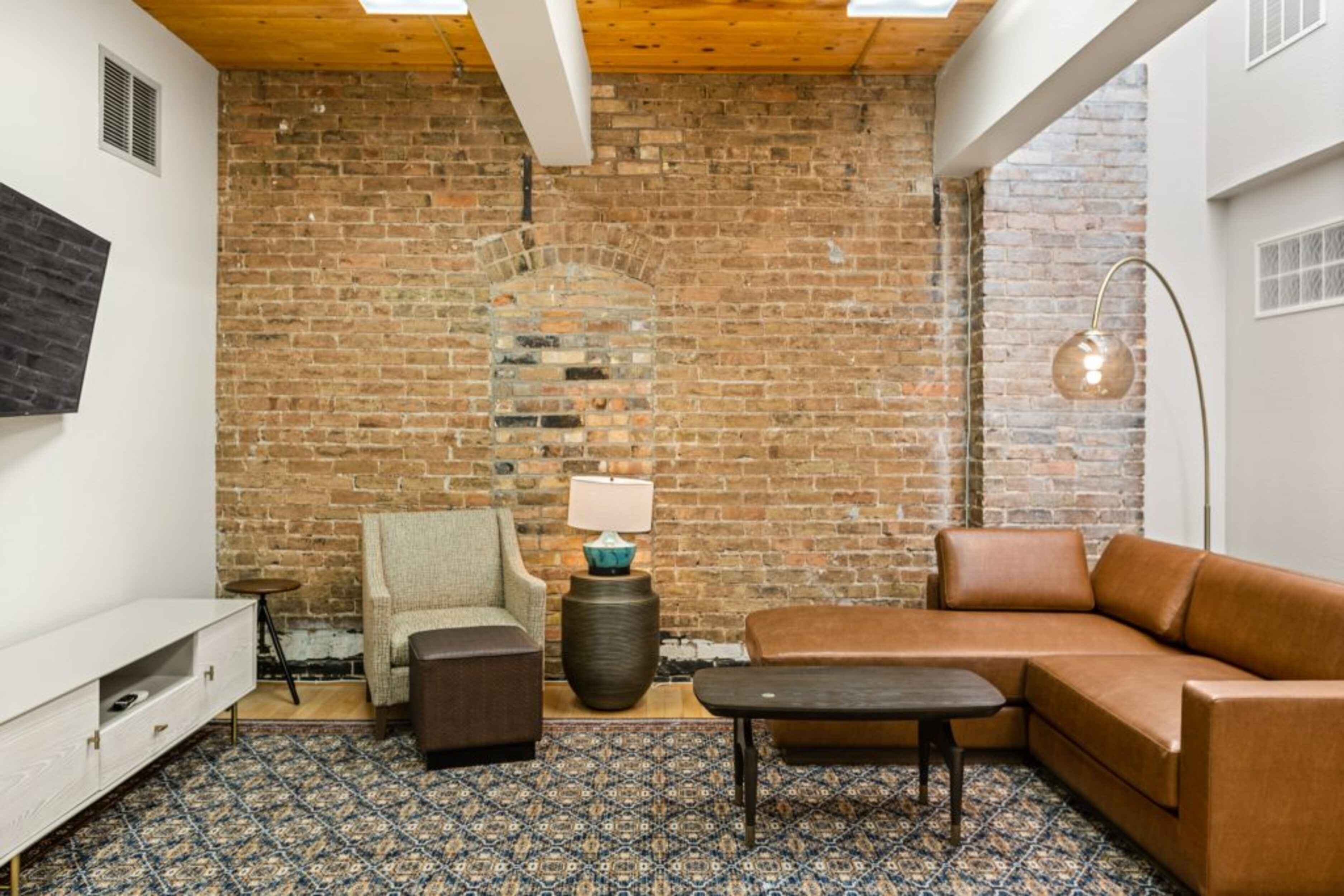 40-inch flat-screen tv with satellite channels, tv, first-run films