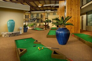 Mini-golf - Northwest Inn (Woodward)