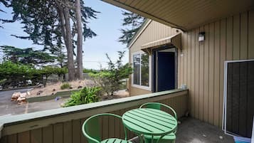 Quarto família, 1 cama King e sofá-cama | Ferros/tábuas de passar roupa, Wi-Fi de cortesia, roupa de cama