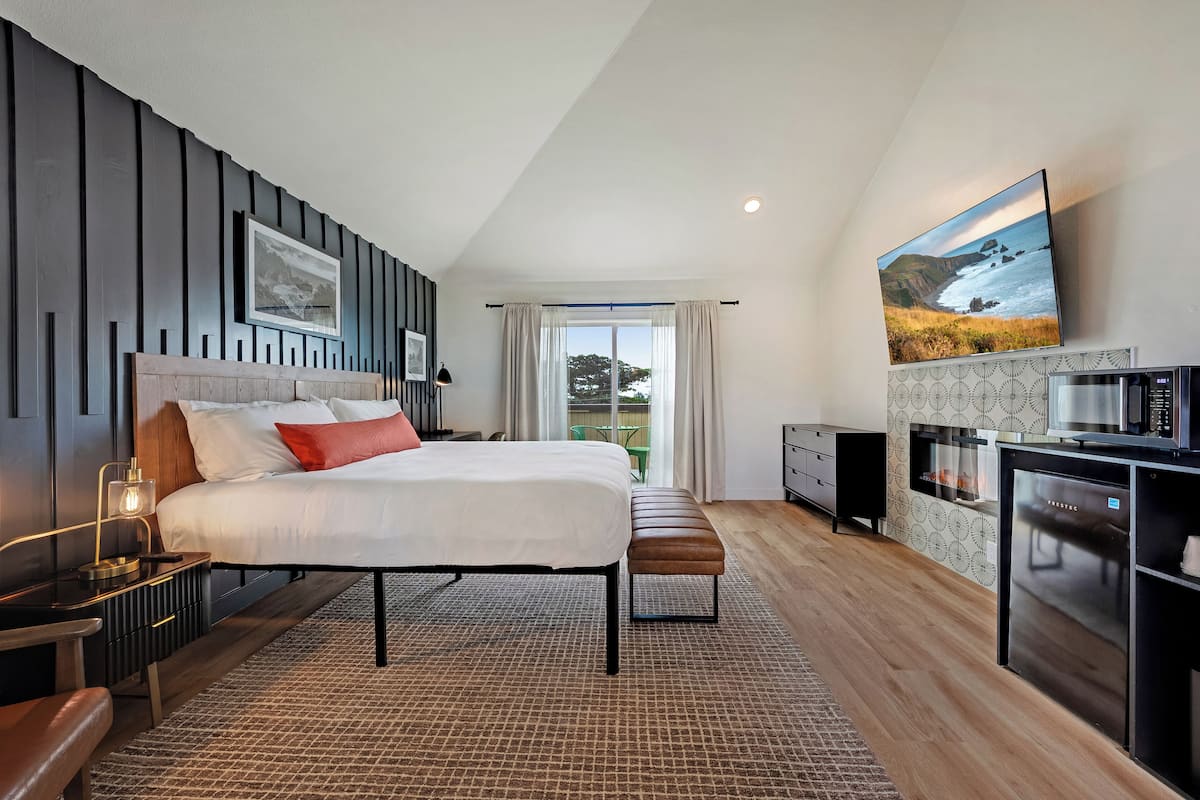 Rom – comfort, 1 kingsize-seng | Skrivebord, strykejern/-brett, wi-fi (inkludert) og sengetøy