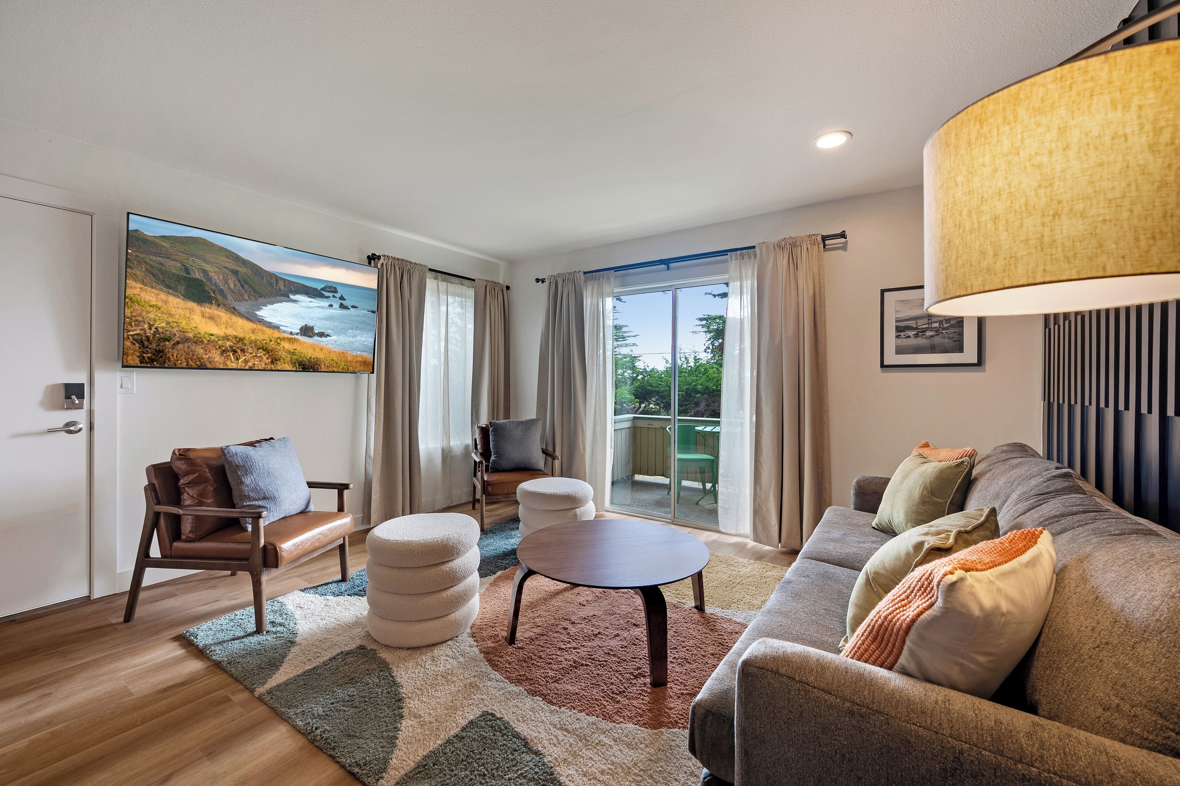 Family Room, 1 King Bed with Sofa bed