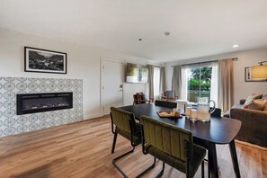 Family Room, 1 King Bed with Sofa bed | Iron/ironing board, free WiFi, bed sheets