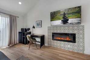 Deluxe Room, 2 Queen Beds | Desk, iron/ironing board, free WiFi, bed sheets - Hotel Dega (Bodega Bay)