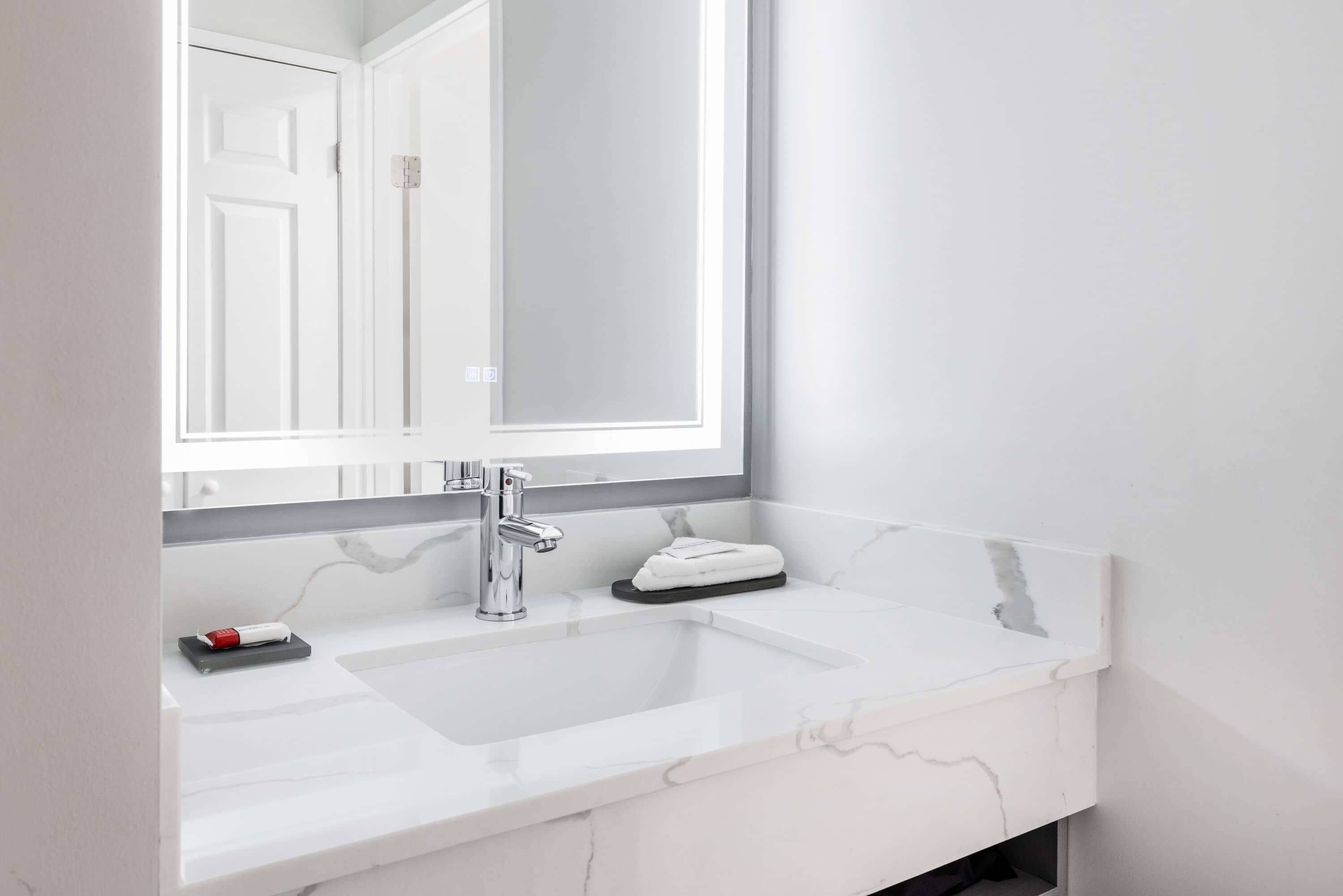 combined shower/bathtub, free toiletries, hair dryer, towels