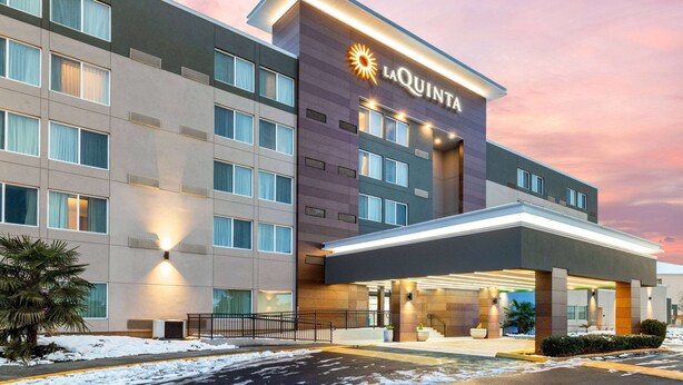 A modern hotel with a prominent 'La Quinta' sign, multiple floors, and a covered entrance area. - La Quinta Inn by Wyndham Lynnwood (Lynnwood)
