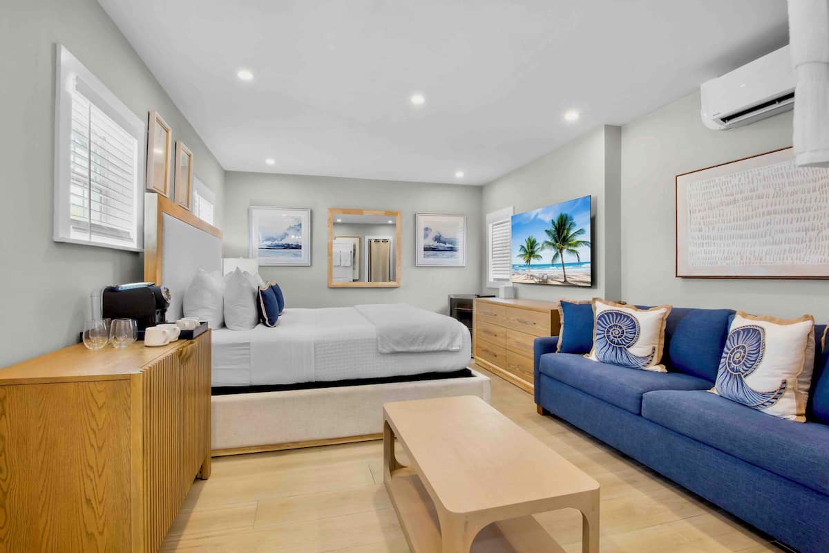 1 Bedroom King Suite | Premium bedding, pillowtop beds, minibar (some free items), cribs (free)