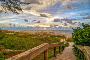 Beach nearby, white sand, sun loungers, beach towels