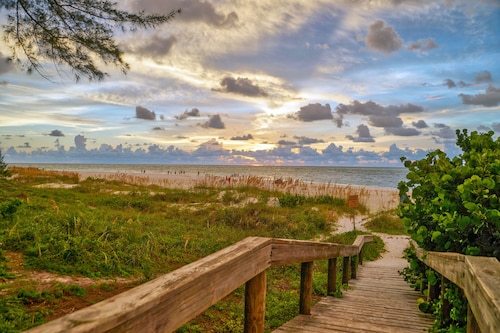 Haley's at The Anna Maria Island Inn