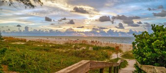 Haley's at The Anna Maria Island Inn