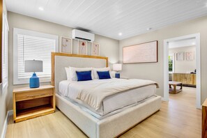 1 Bedroom King Suite | Ropa de cama de alta calidad y colchones con acolchado adicional