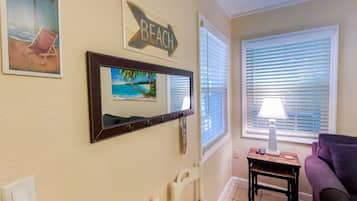 1 Bedroom King Suite | Living area | Flat-screen TV