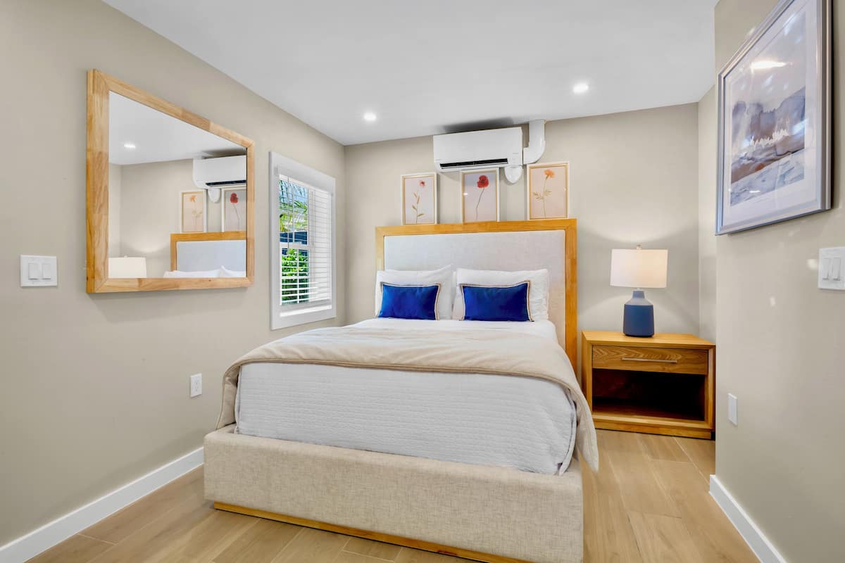 1 Bedroom Queen Suite | Premium bedding, pillowtop beds, minibar (some free items), cribs (free)