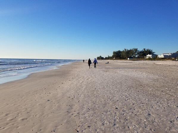 Beach nearby, white sand, sun-loungers, beach towels