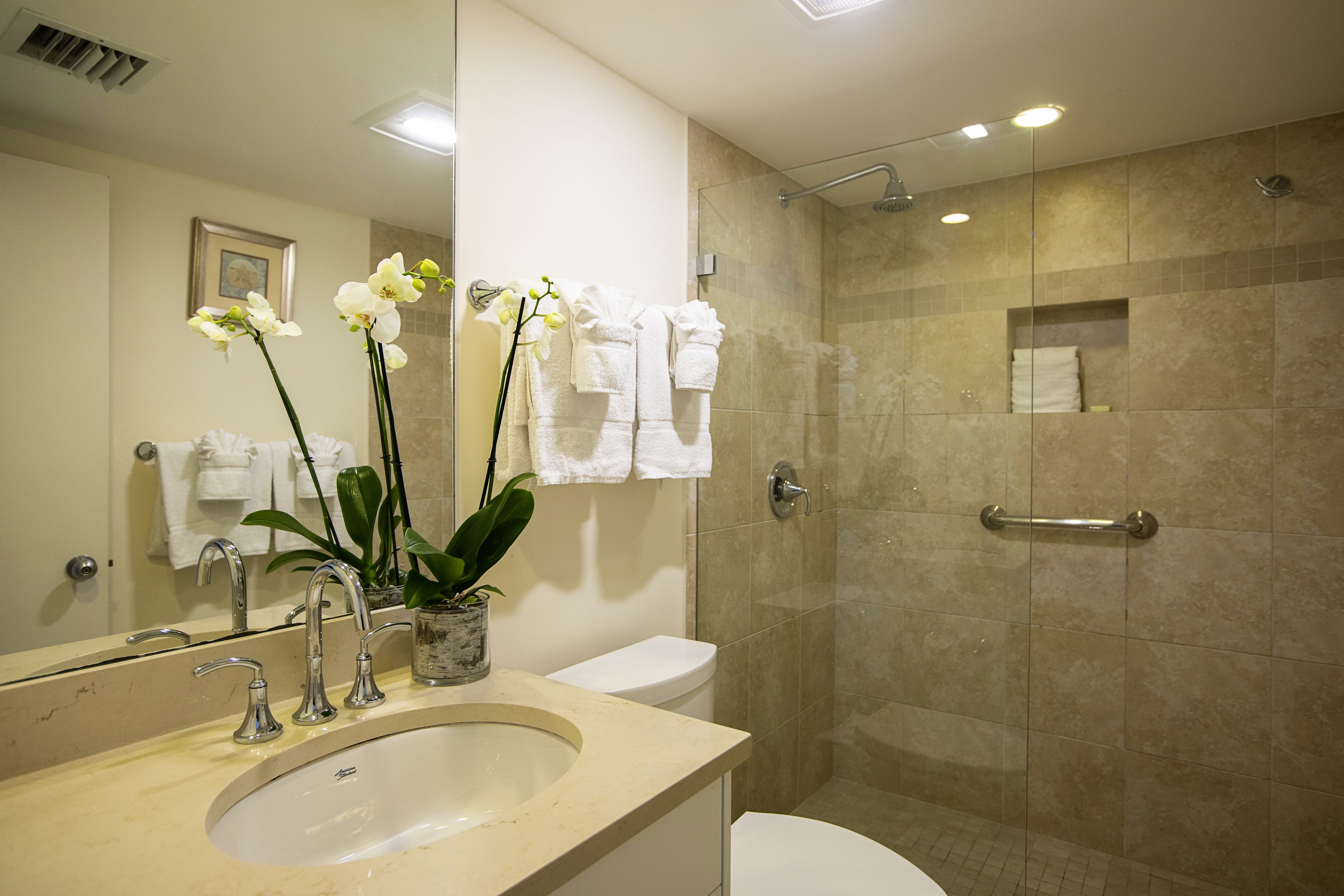 studio suite, 1 king bed (upper floor only) | 1 bedroom, in-room safe, individually decorated, individually furnished