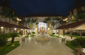 Façade de l’hébergement  – soirée/nuit
