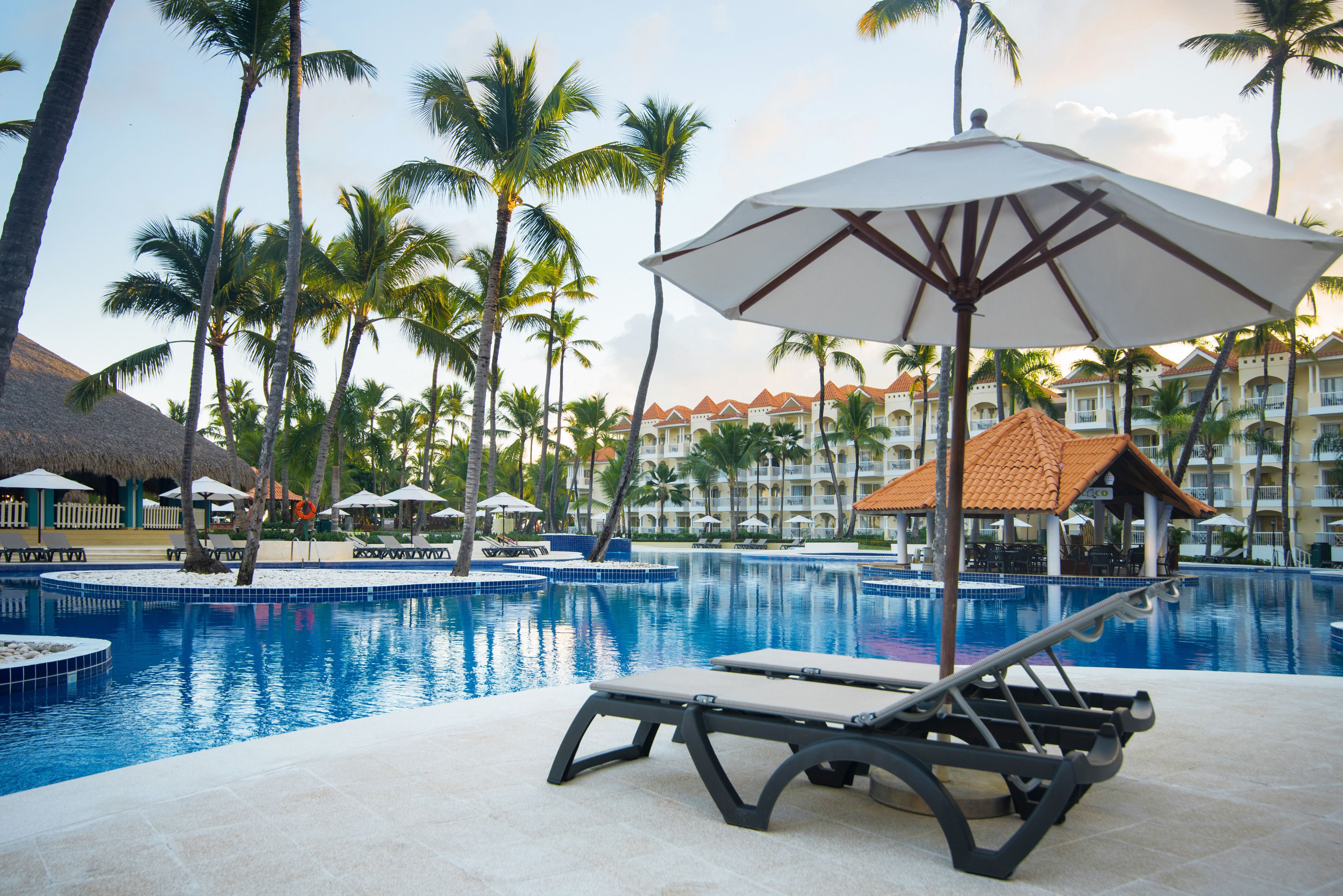 3 outdoor pools, open 7:00 AM to 7:00 PM, pool umbrellas, pool loungers