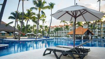 3 outdoor pools, open 7:00 AM to 7:00 PM, pool umbrellas, pool loungers