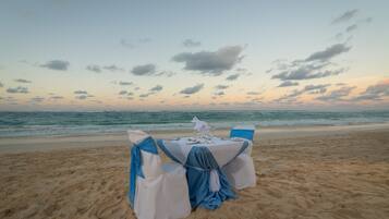 8 restauranter, frokost, lunsj og middag serveres, meksikanske retter