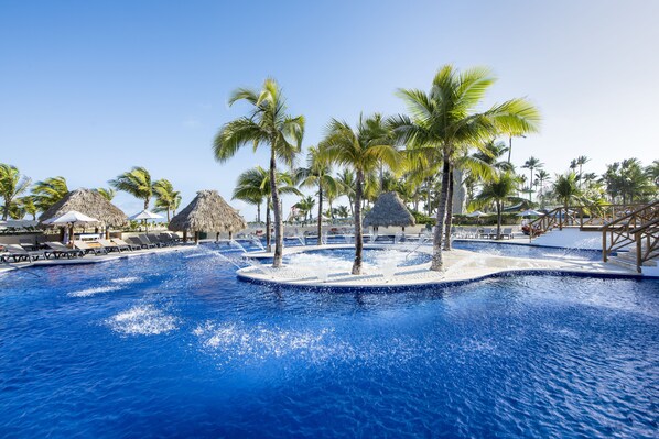 3 outdoor pools, open 7:00 AM to 7:00 PM, pool umbrellas, pool loungers