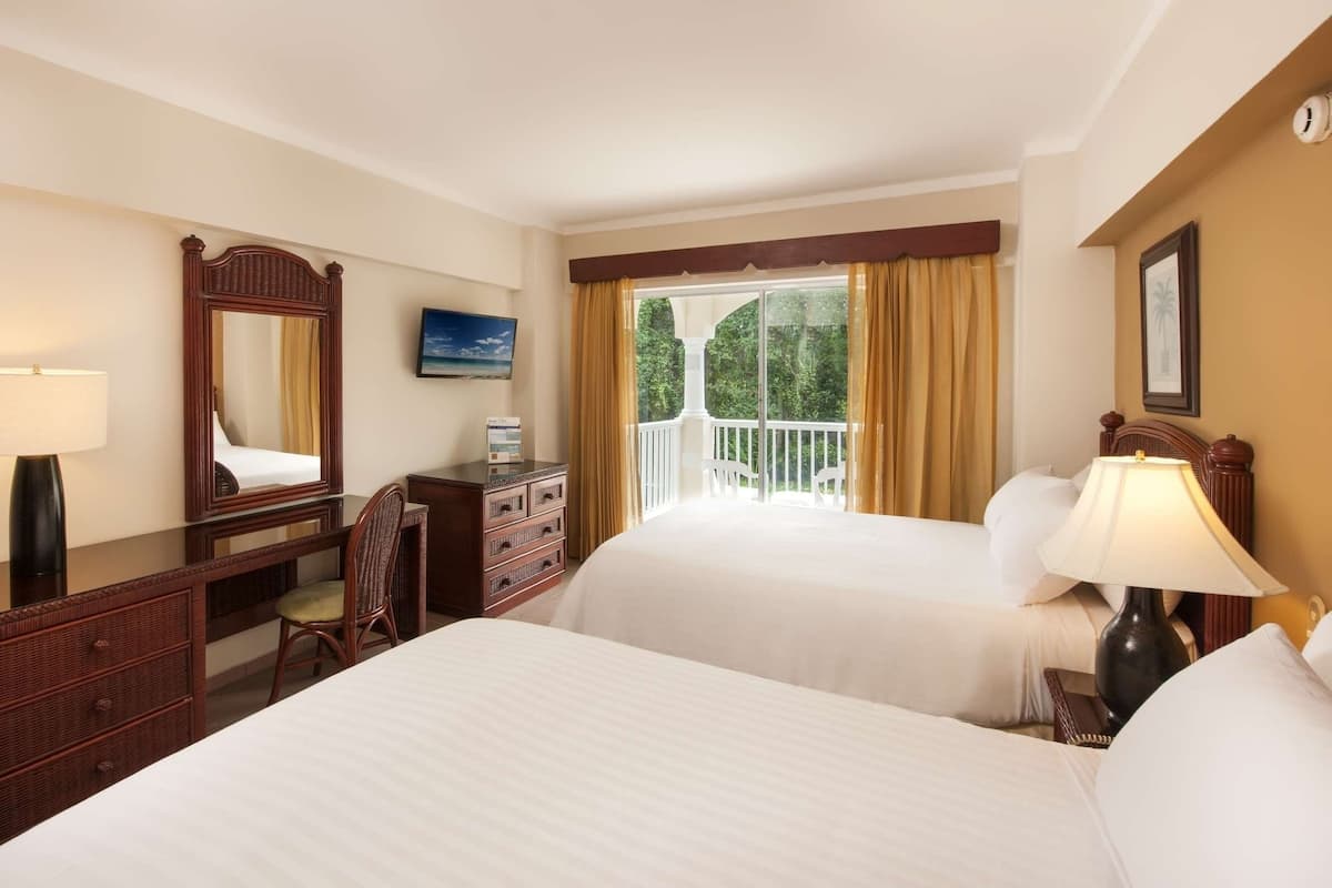 Double Room | Free minibar, in-room safe, desk, blackout curtains