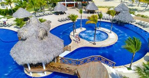 3 outdoor pools, open 7:00 AM to 7:00 PM, pool umbrellas, sun loungers - Occidental Caribe - All Inclusive (Punta Cana)