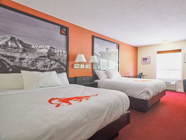 Chambre Standard, 2 grands lits | Literie hypoallergénique, lit avec matelas à plateau-coussin, bureau