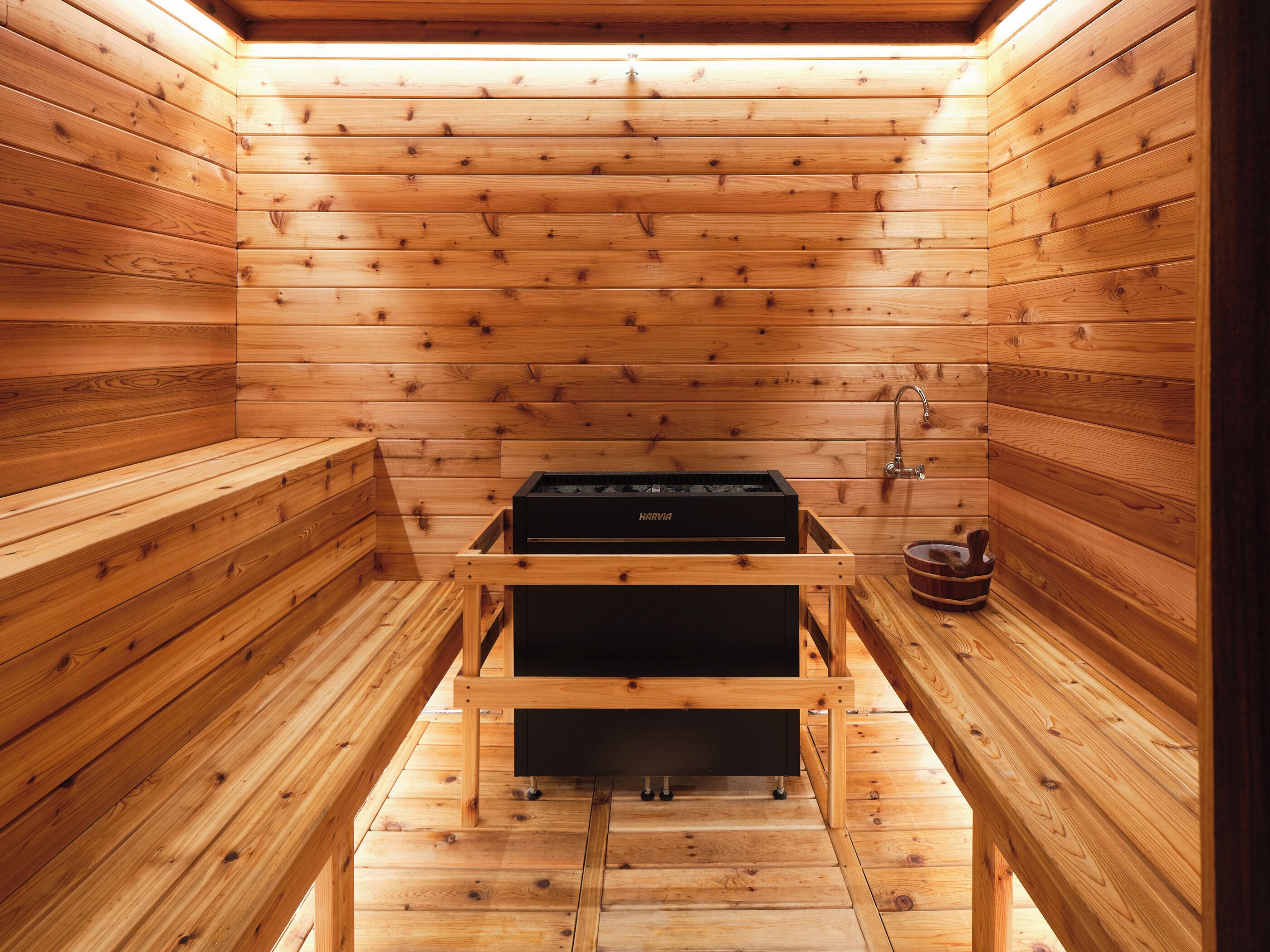 Sauna seca, banheira de hidromassagem