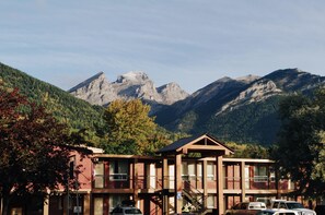 Front of property - Canadas Best Value Inn & Suites Fernie (Fernie)