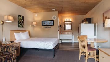 Room, 1 Queen Bed, Non Smoking, Kitchenette (sofa bed)