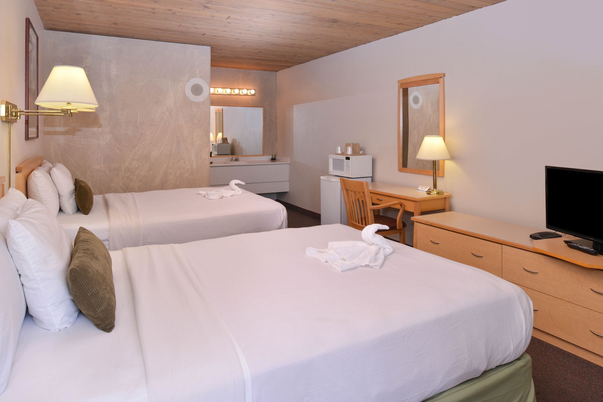 Desk, iron/ironing board, rollaway beds, free WiFi