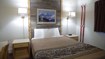 Desk, iron/ironing board, rollaway beds, free WiFi