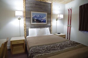 Suite, Non Smoking | Desk, iron/ironing board, rollaway beds, free WiFi - Canadas Best Value Inn & Suites Fernie (Fernie)