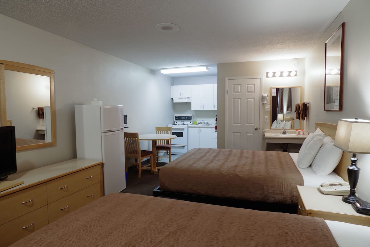 Desk, iron/ironing board, rollaway beds, free WiFi