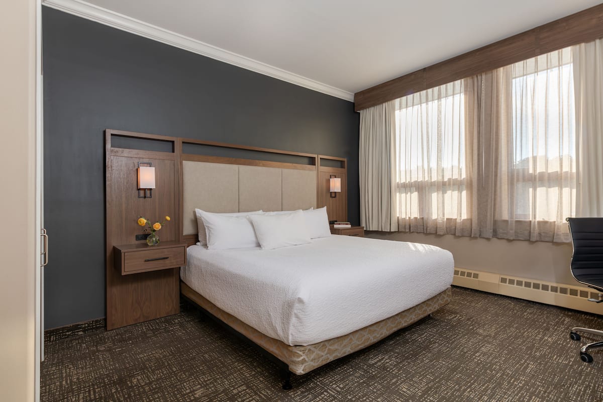 Suite, 1 King Bed, Accessible, Jetted Tub (Walk-in Shower;with Sofabed)