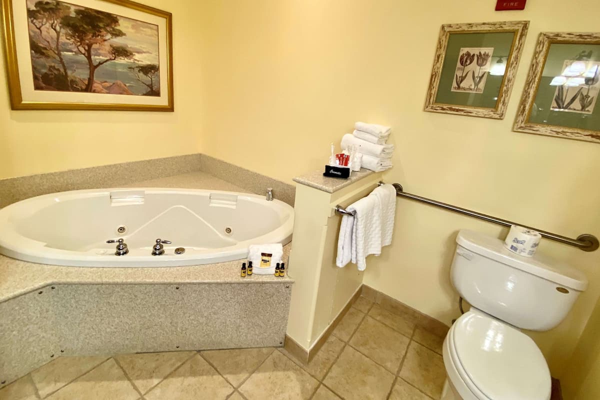 Bathroom | Free toiletries, hair dryer, towels, soap