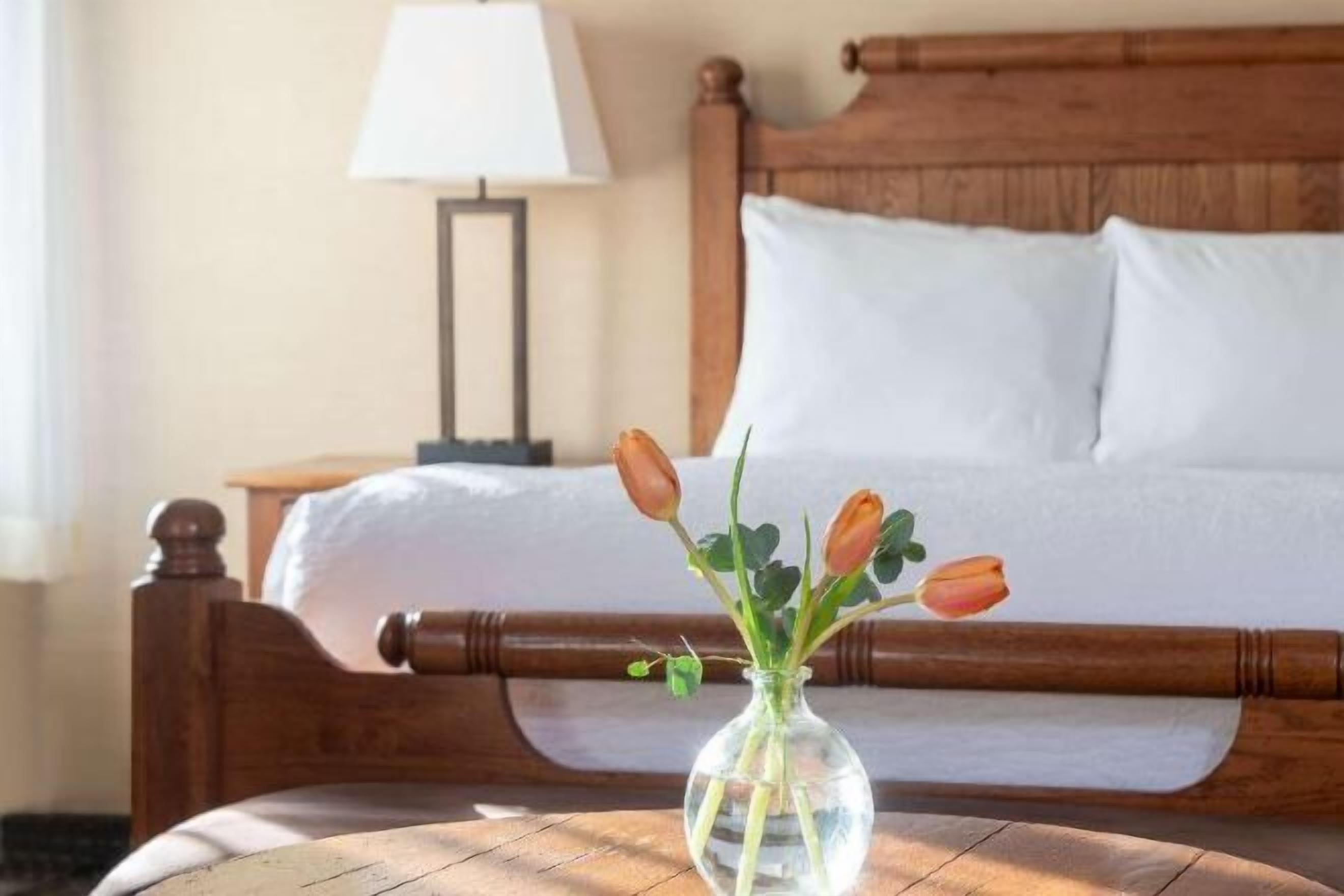 Egyptian cotton sheets, premium bedding, in-room safe, desk