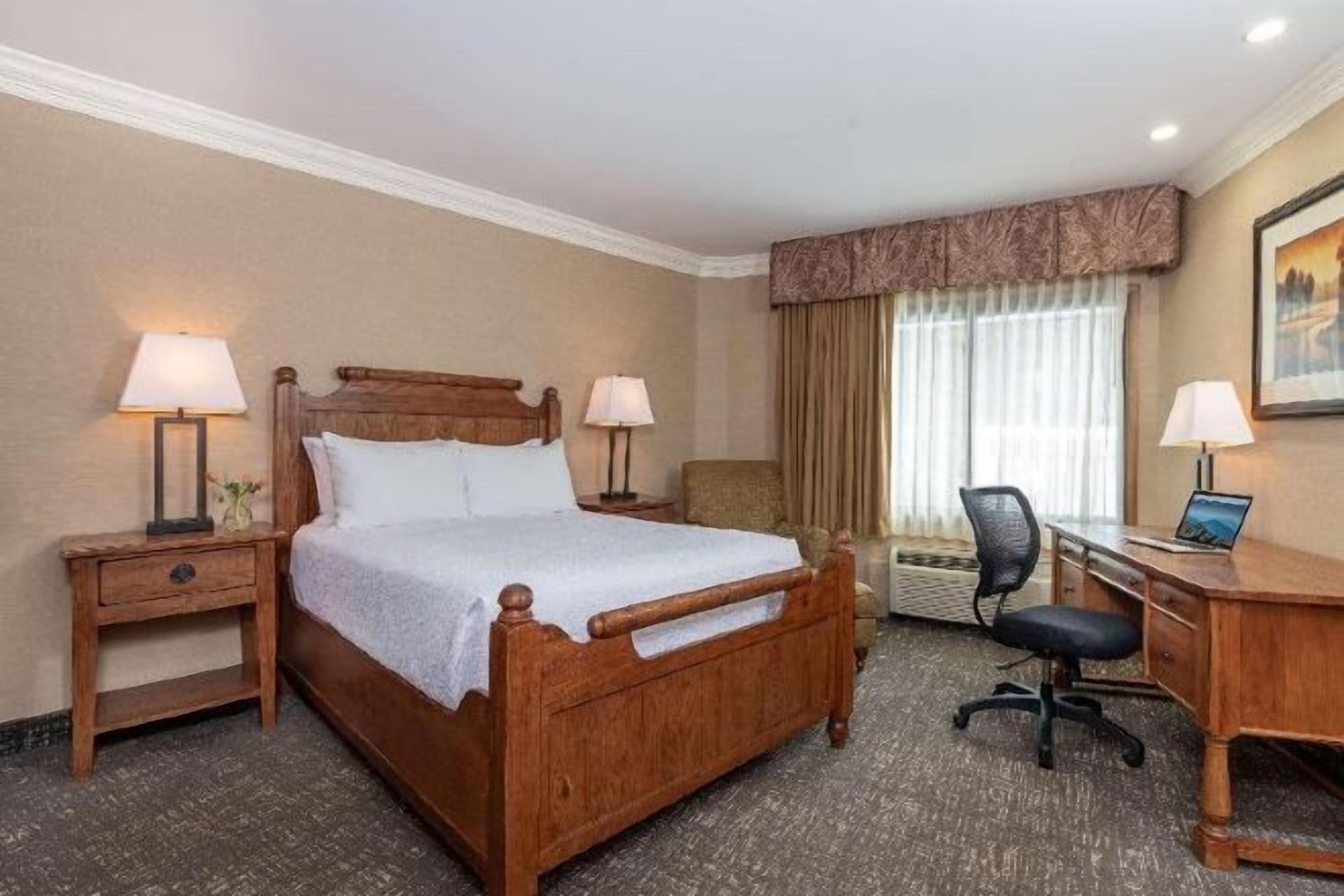 Egyptian cotton sheets, premium bedding, in-room safe, desk