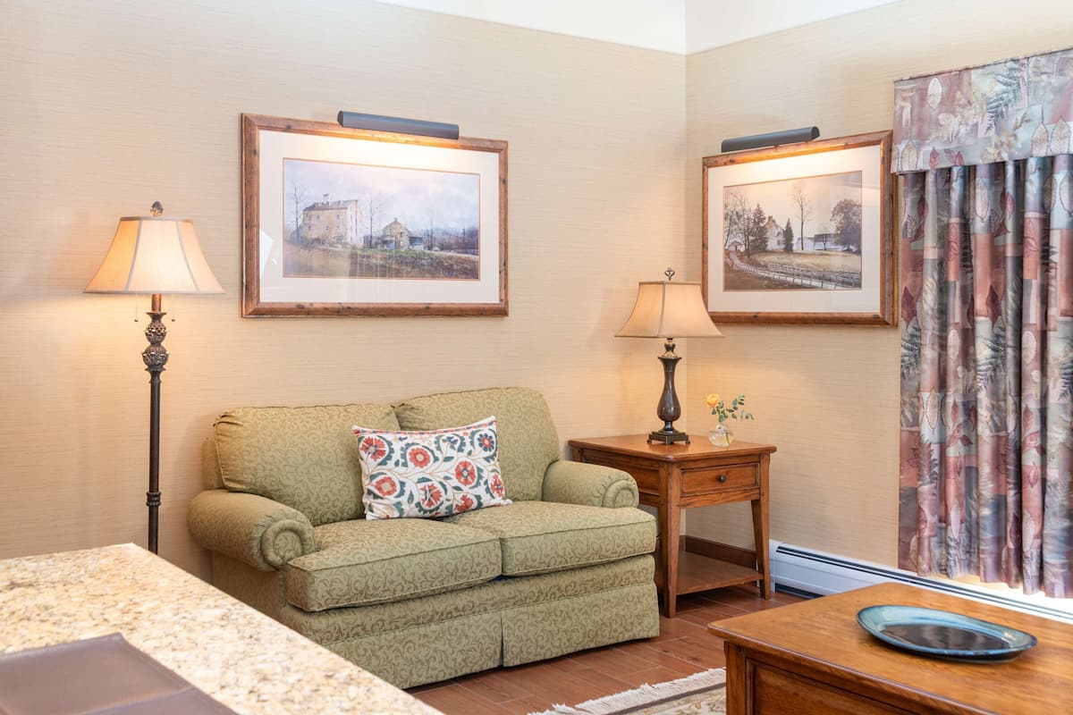 Suite, 1 King Bed, Non Smoking, Jetted Tub (Walk-in Shower;No Pets in room type)