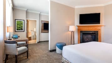 Suite, 1 très grand lit, accessible aux personnes à mobilité réduite, bain à remous (with Sofabed)