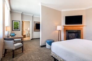 Suite, 1 King Bed, Accessible, Jetted Tub (with Sofabed)