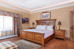 Suite, 1 très grand lit, non-fumeur, baignoire à jets (Walk-in Shower;No Pets in room type) | 1 chambre, draps en coton égyptien, literie de qualité, coffre-fort
