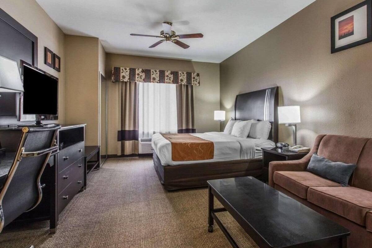 Premium bedding, pillowtop beds, in-room safe, desk