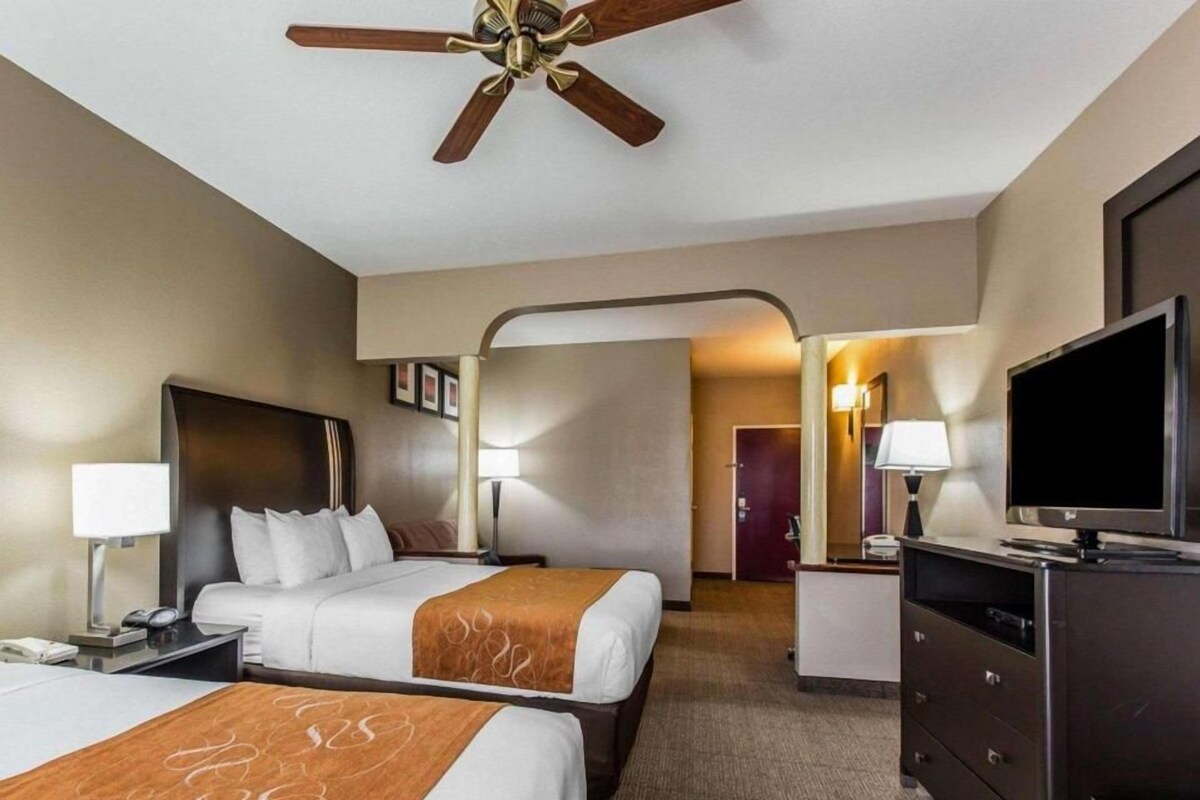 Premium bedding, pillowtop beds, in-room safe, desk
