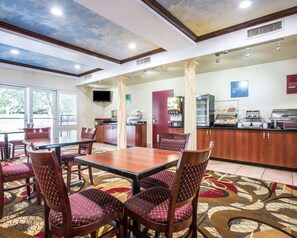 Café da manhã com buffet grátis