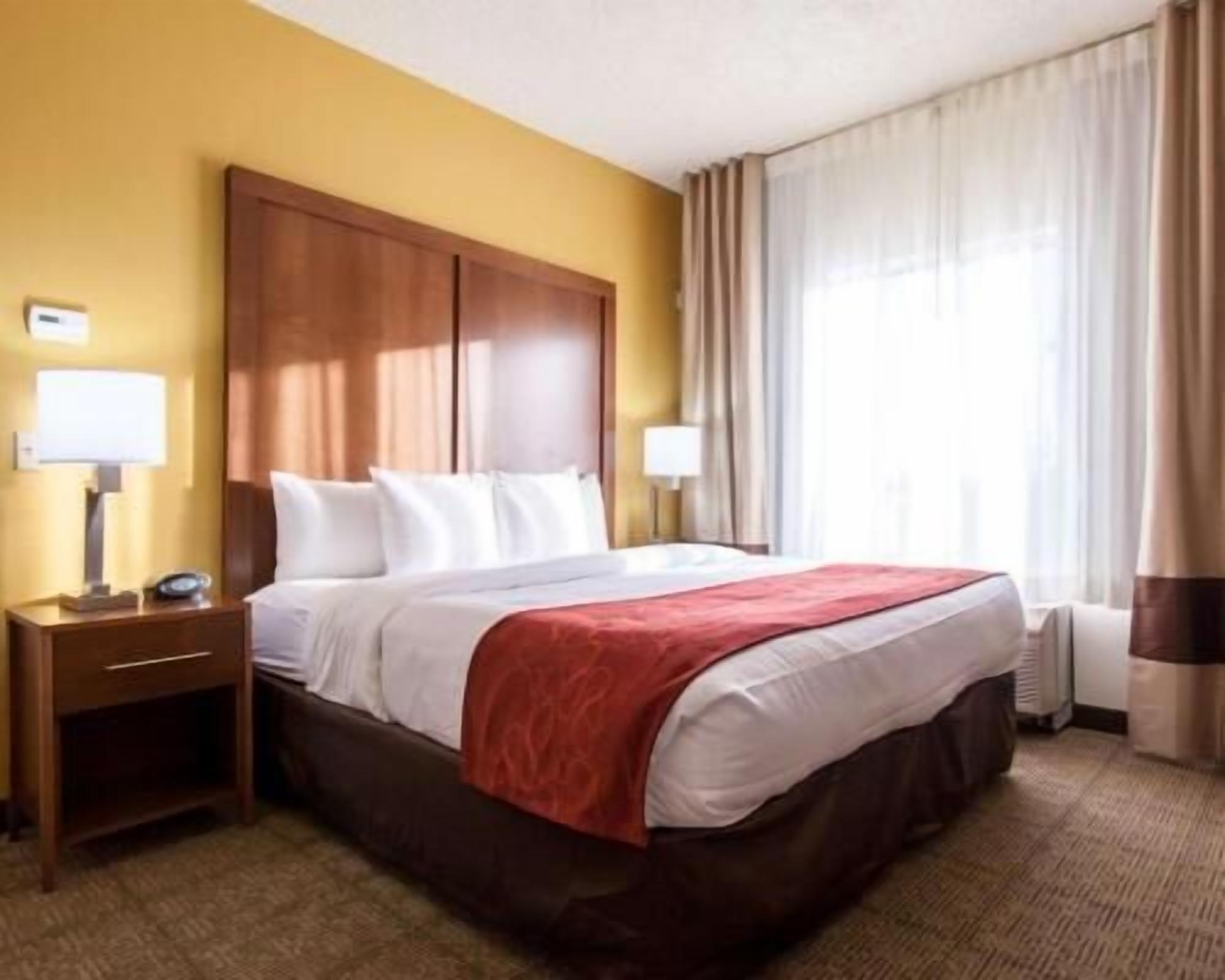 Premium bedding, pillowtop beds, in-room safe, desk