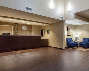 Lobby - Comfort Suites Tulsa Central (Tulsa)
