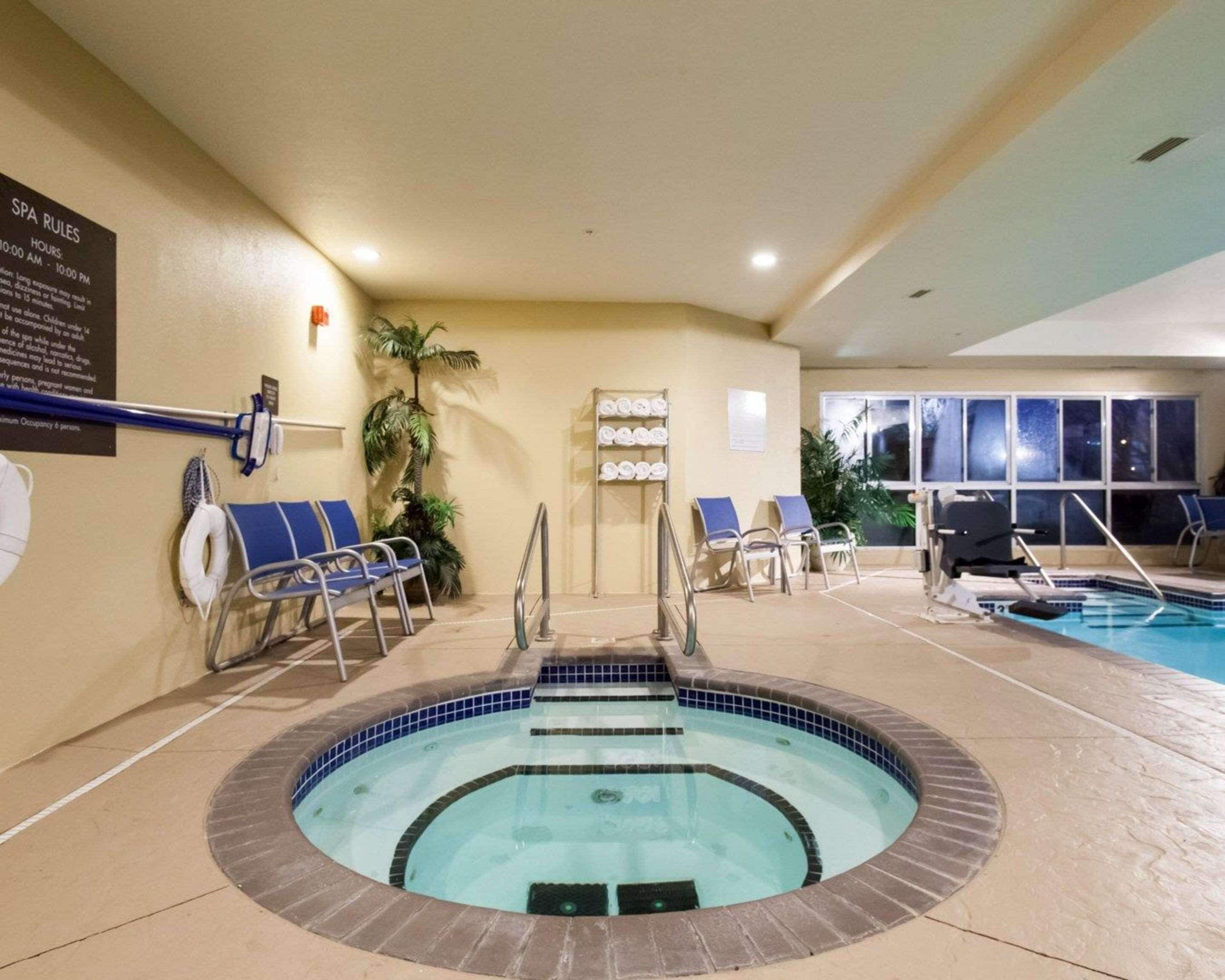 indoor pool, pool loungers