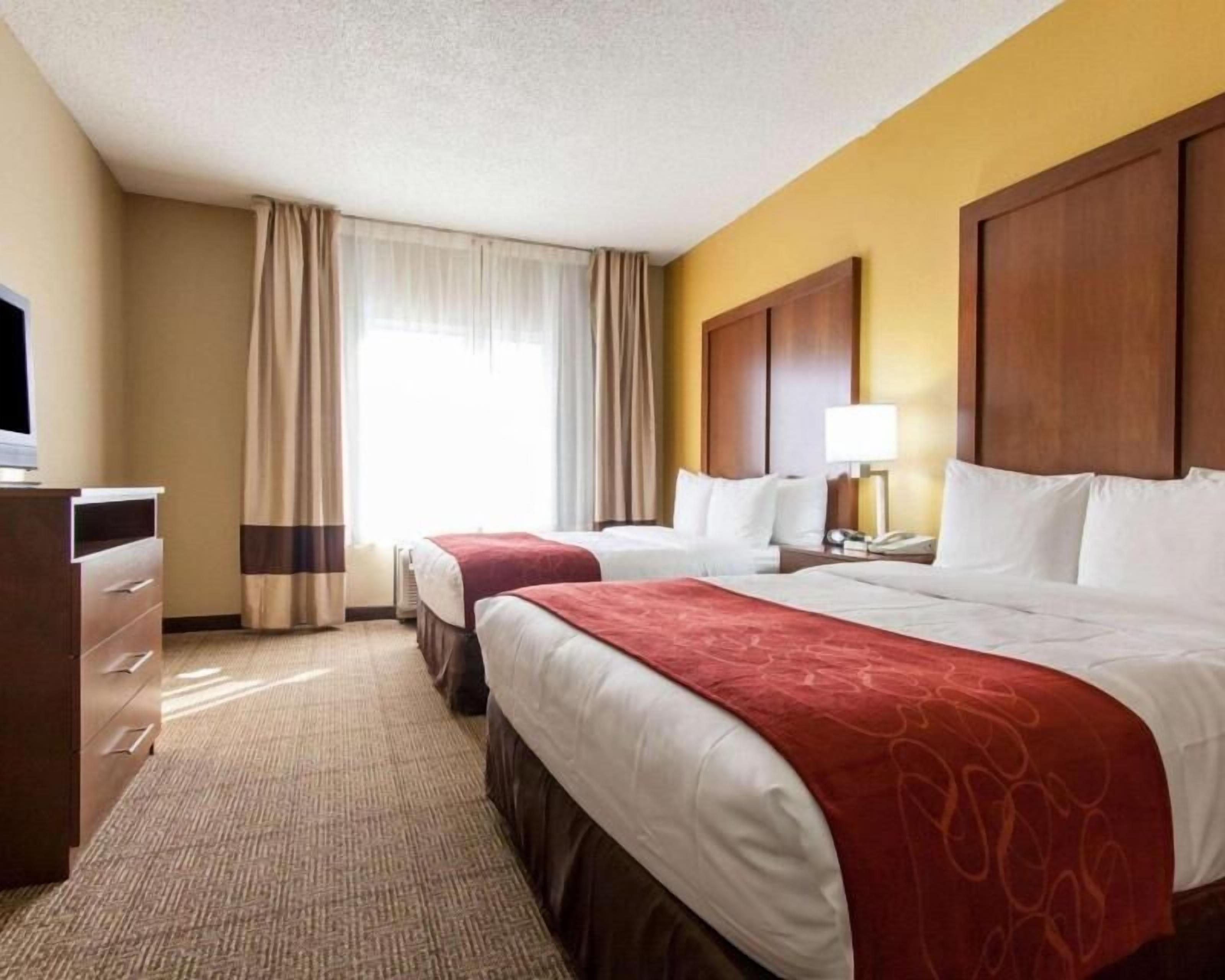 Premium bedding, pillowtop beds, in-room safe, desk