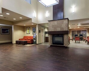 Lobby - Comfort Suites Tulsa Central (Tulsa)