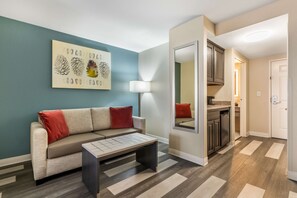 1 habitación, escritorio y espacio para trabajar con laptop 